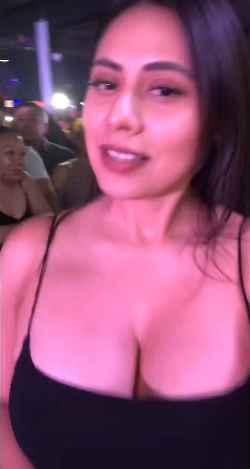 Hot latina with huge tits #4RxEuDPV