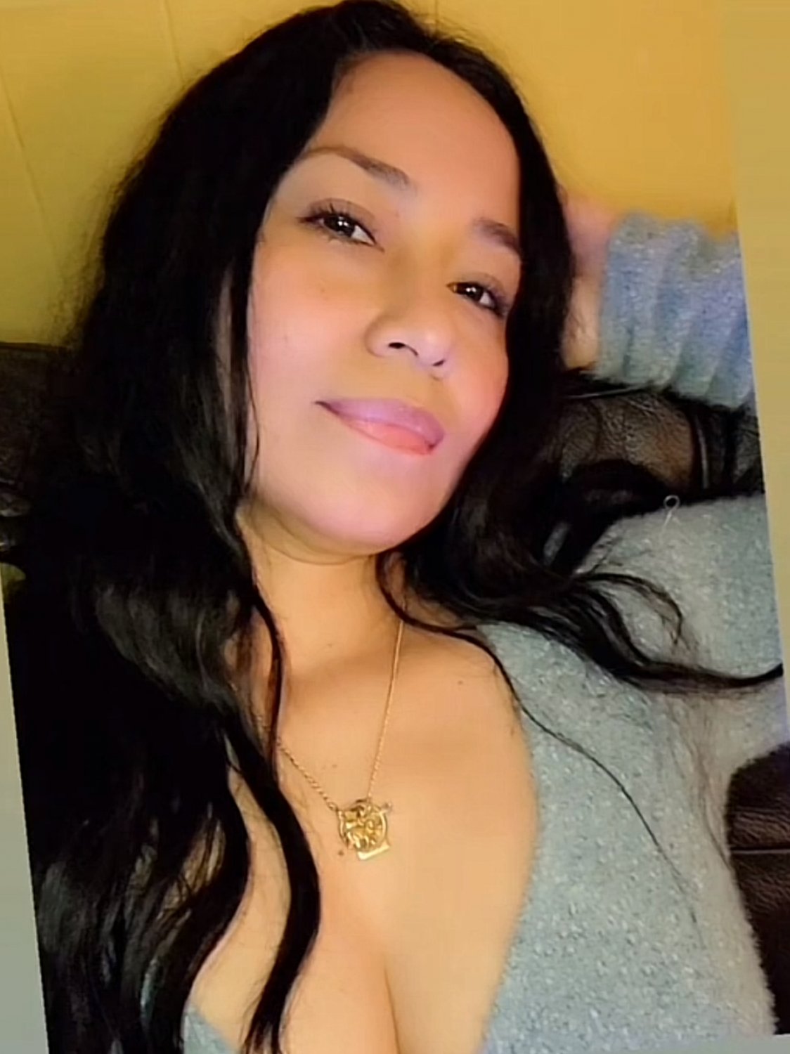 Ecuadorian cougar shows off Tits #C89cr9f3