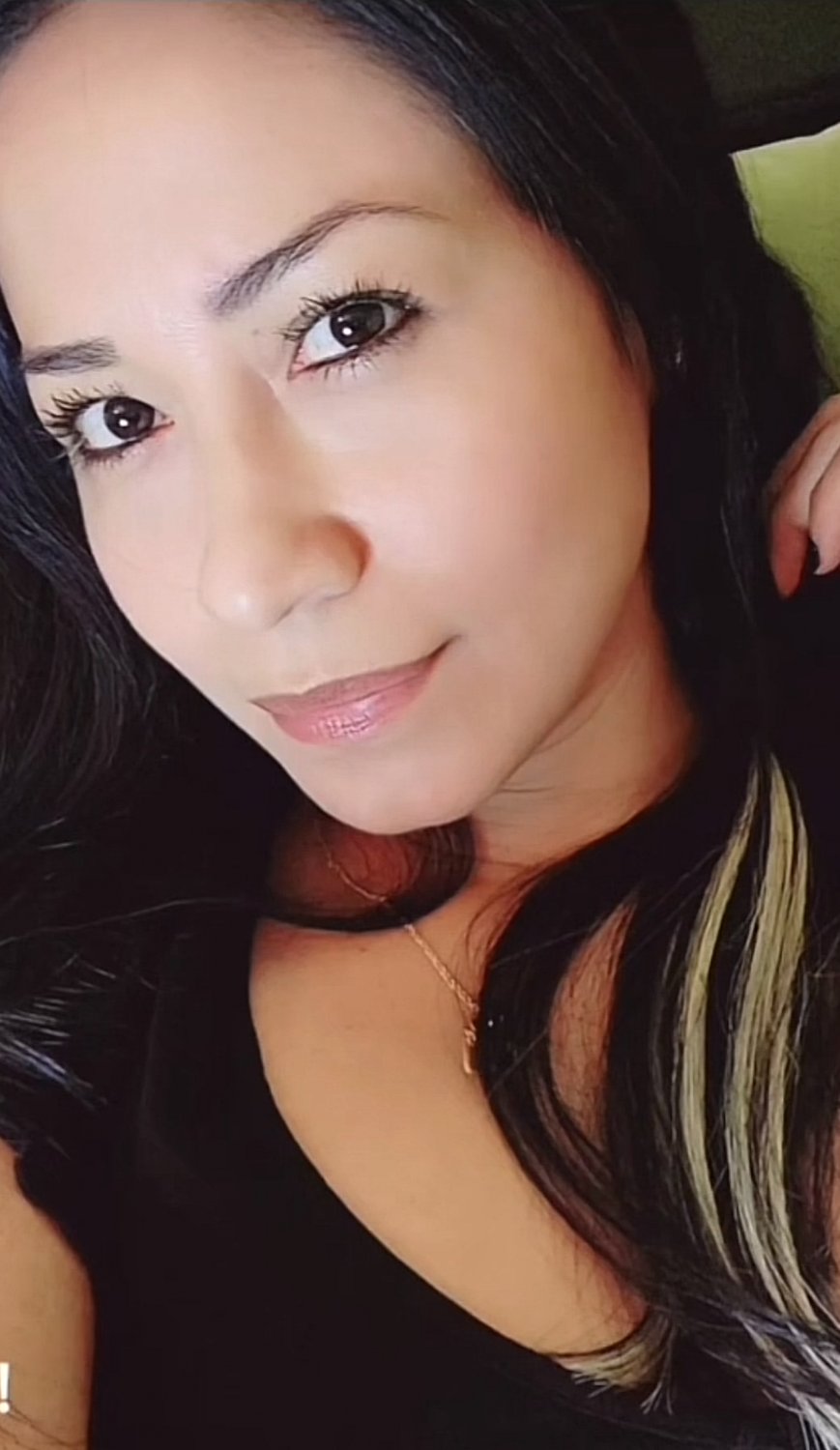 Ecuadorian cougar shows off Tits #tF5MJFzd